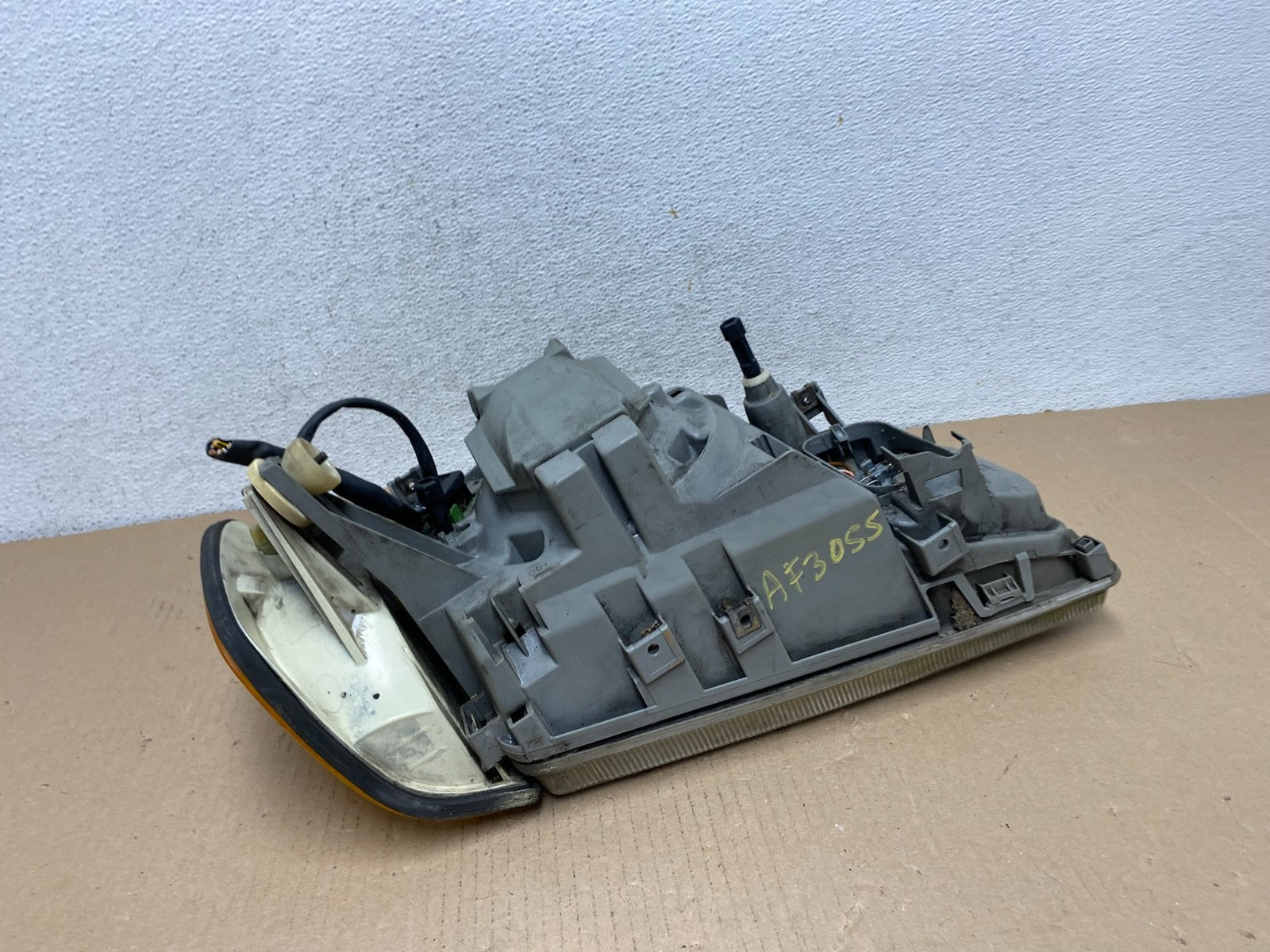 1986 to 1991 Mercedes-benz W126 Left Driver Side Halogen Headlight AF3055 DW9
