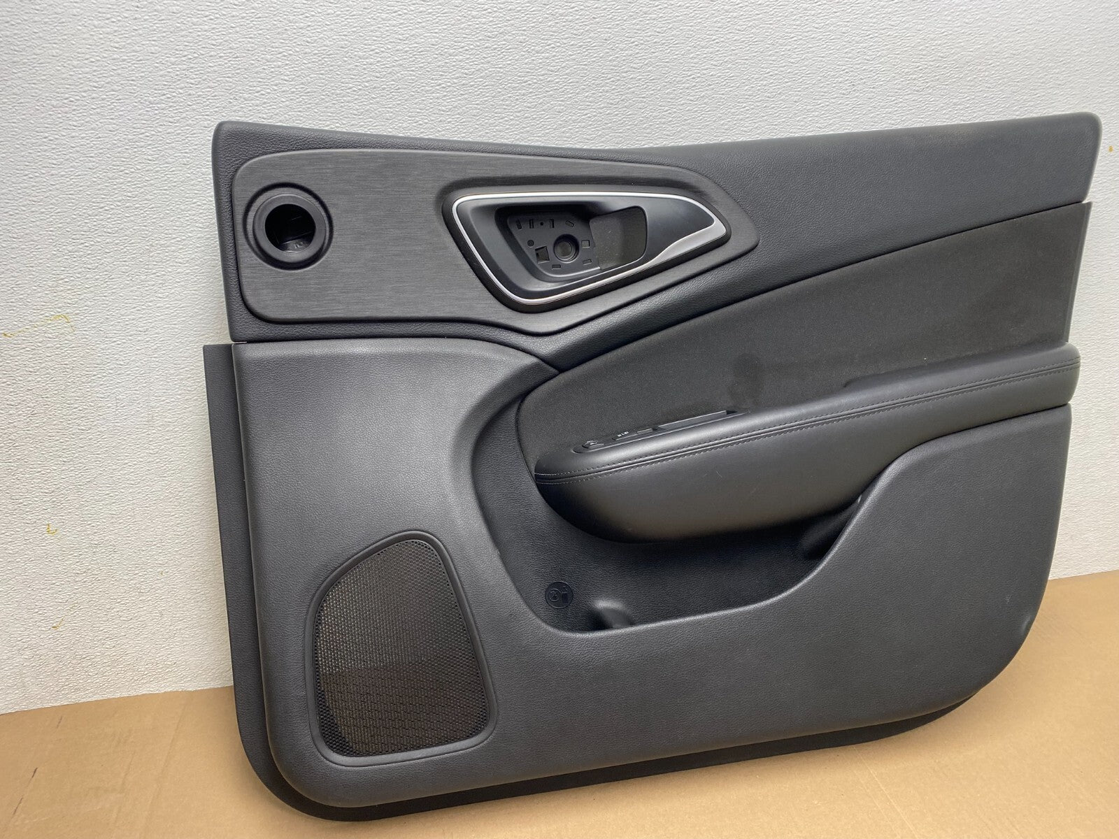 2015 to 2017 Chrysler 200 Front Right Passenger Side Door Panel OEM E9099 DG10