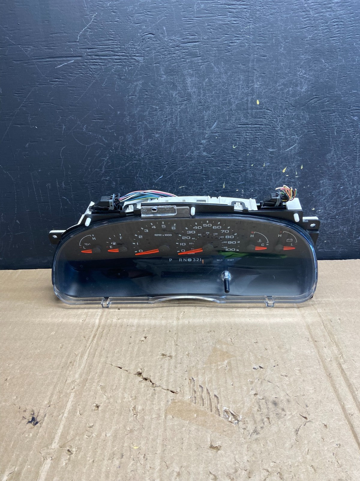 2004 to 2008 Ford E150 E250 E350 Gauge Speedometer Cluster AE18020
