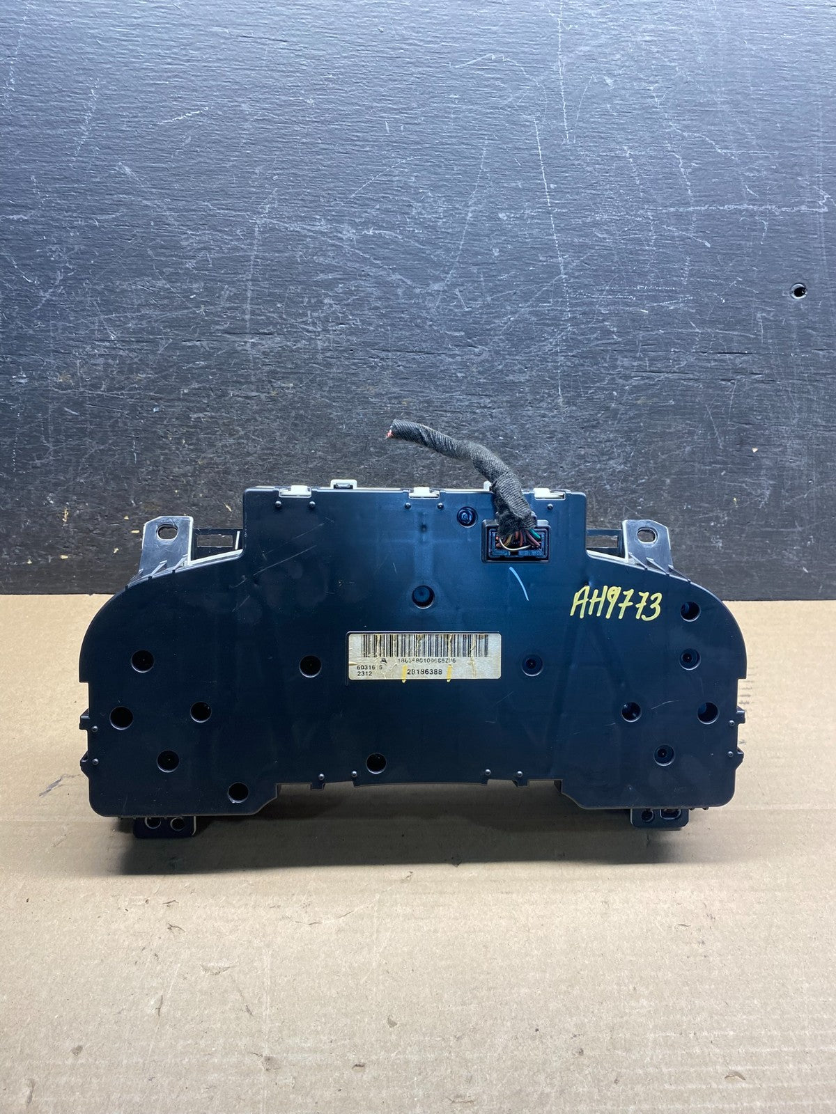2007 to 2013 Chevrolet Silverado Suburban Cluster Gauge Speedometer AH9773 DW3