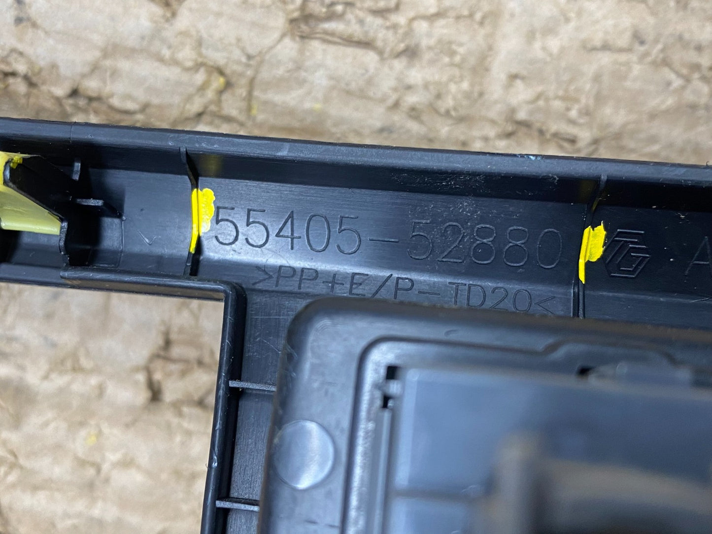 2010 to 2012 Toyota Prius Radio CD Player Screen Bezel Trim OEM v7312  DG6