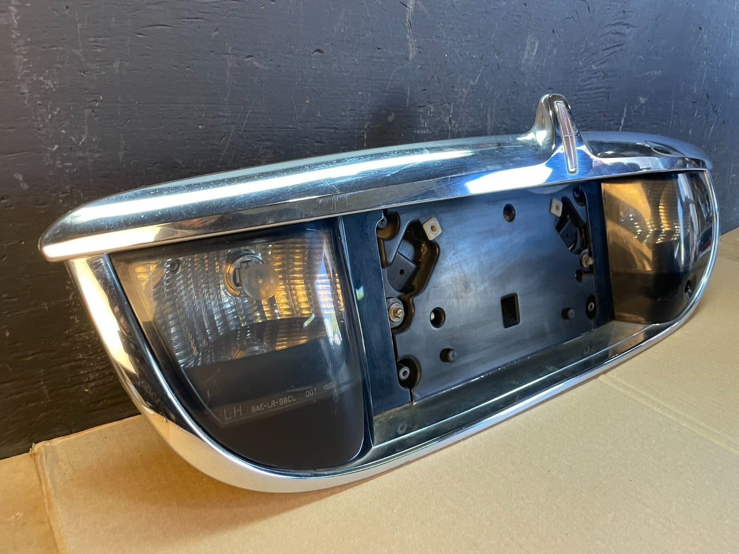 1999-2002 Lincoln Continental License Plate Panel Backup Lights Trim AB7915 DG1