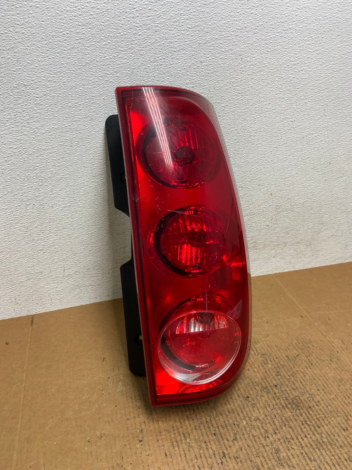 2007 to 2011 GMC Yukon Right Passenger RH Side Tail Light AE1458 LK2