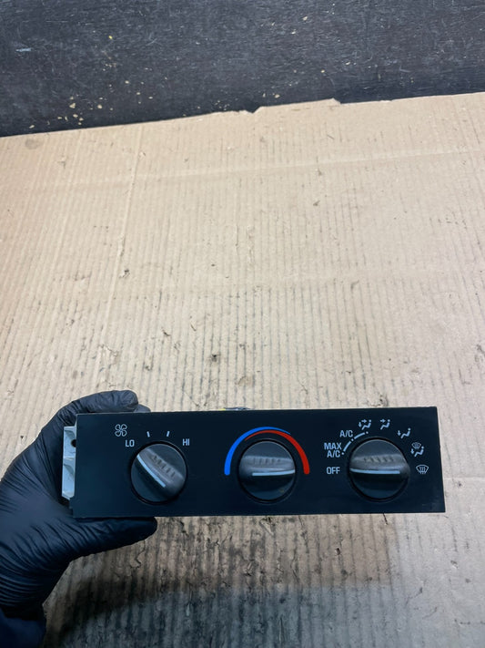 2001 - 2007 GMC Chevrolet Express 1500 Climate Control A/C x8683 DG0