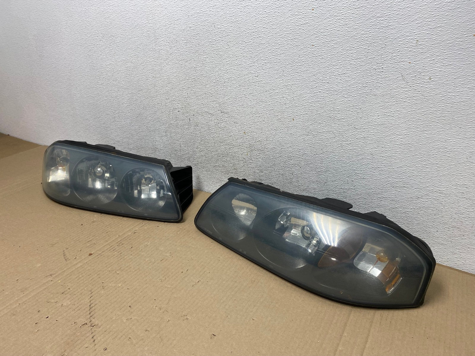2000 to 2005 Chevrolet Impala Left+Right Set Headlights Halogen AE9501 LK1