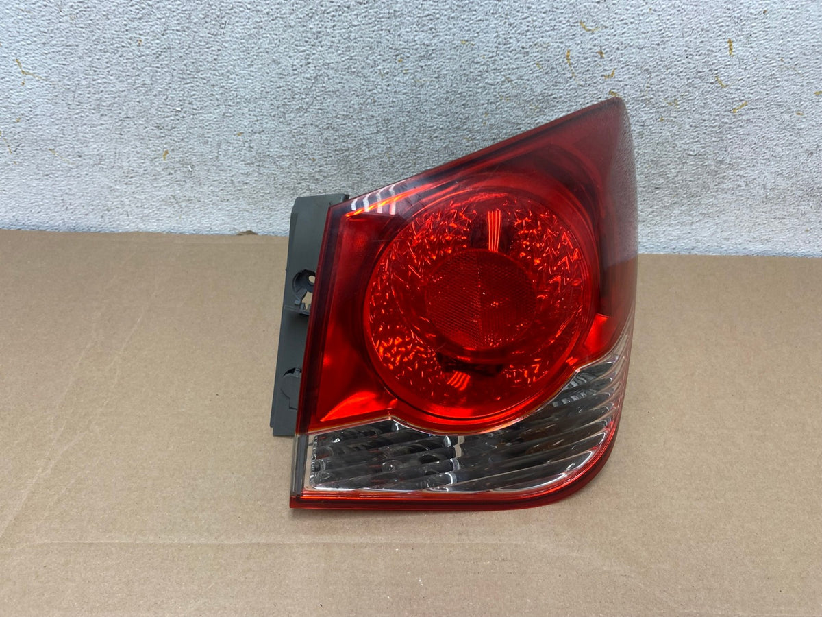 2011 2012 2013 2014 Chevrolet Cruze Right Passinger RH Side Tail Light AH9295 LK2