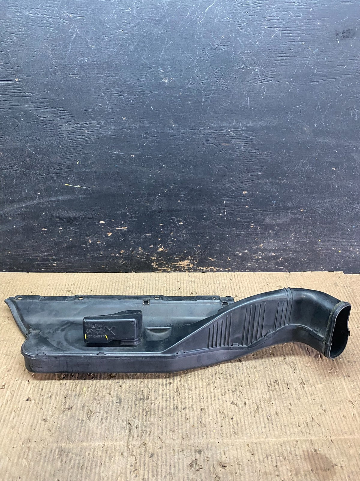 2004 to 2006 Nissan Maxima Upper Air Intake Duct T9800 DG5