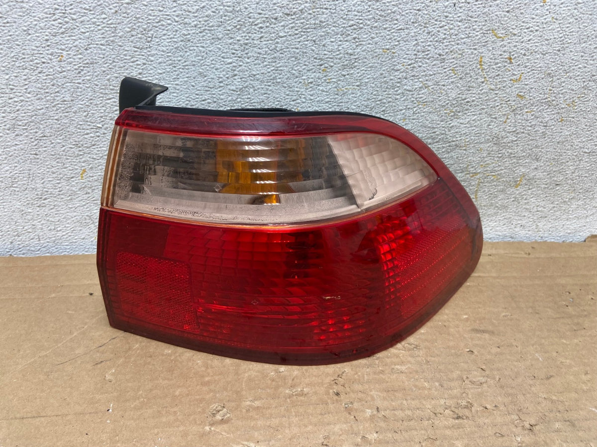 1998 to 2000 Honda Accord Sedan 4door Right RH Side Tail Light AH9026 LK0