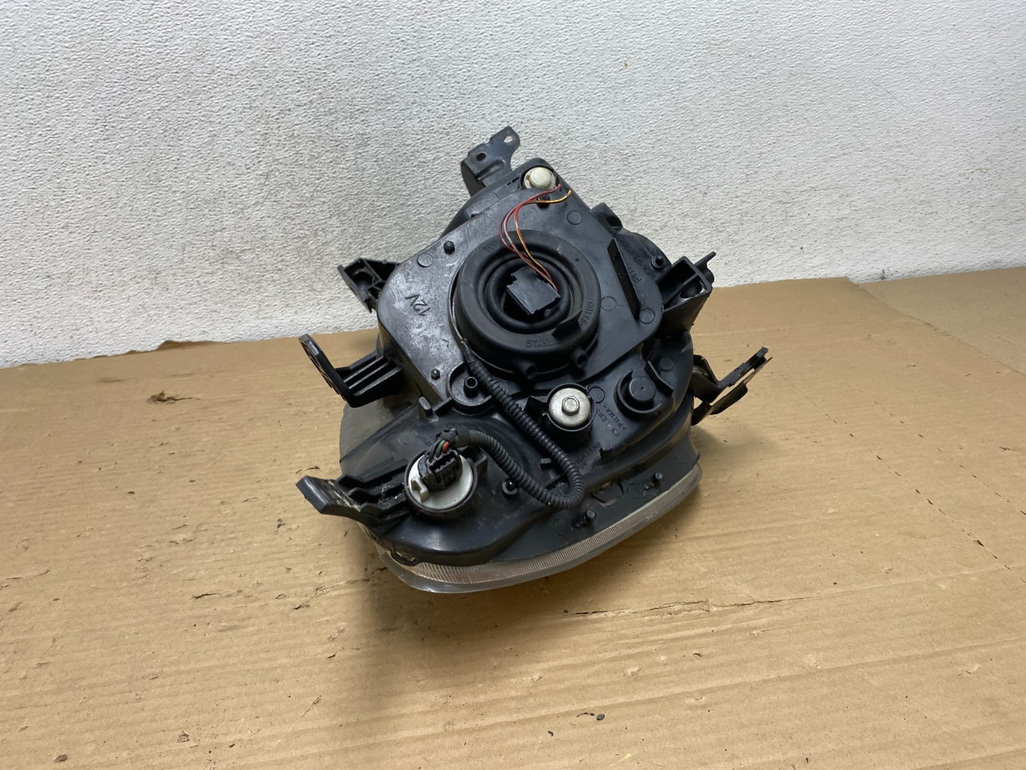 2002 to 2004 Honda Crv Cr-v Left Driver Halogen Headlight AG8206 DW4