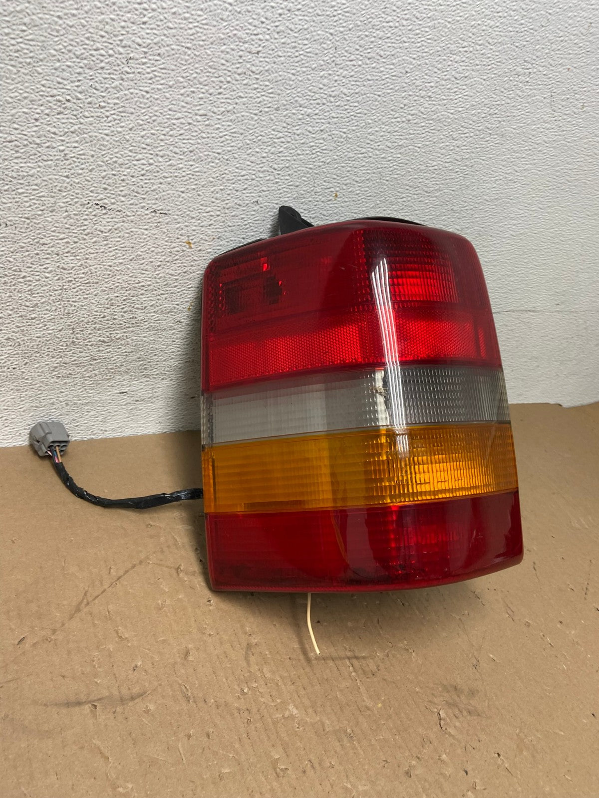 1993-1998 Jeep Grand Cherokee ZJ Left Driver Side Tail Light AD7712 LK2