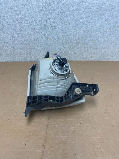 2001 to 2004 Toyota Sequoia Right Passenger RH Side Headlight Halogen P2247 DW9