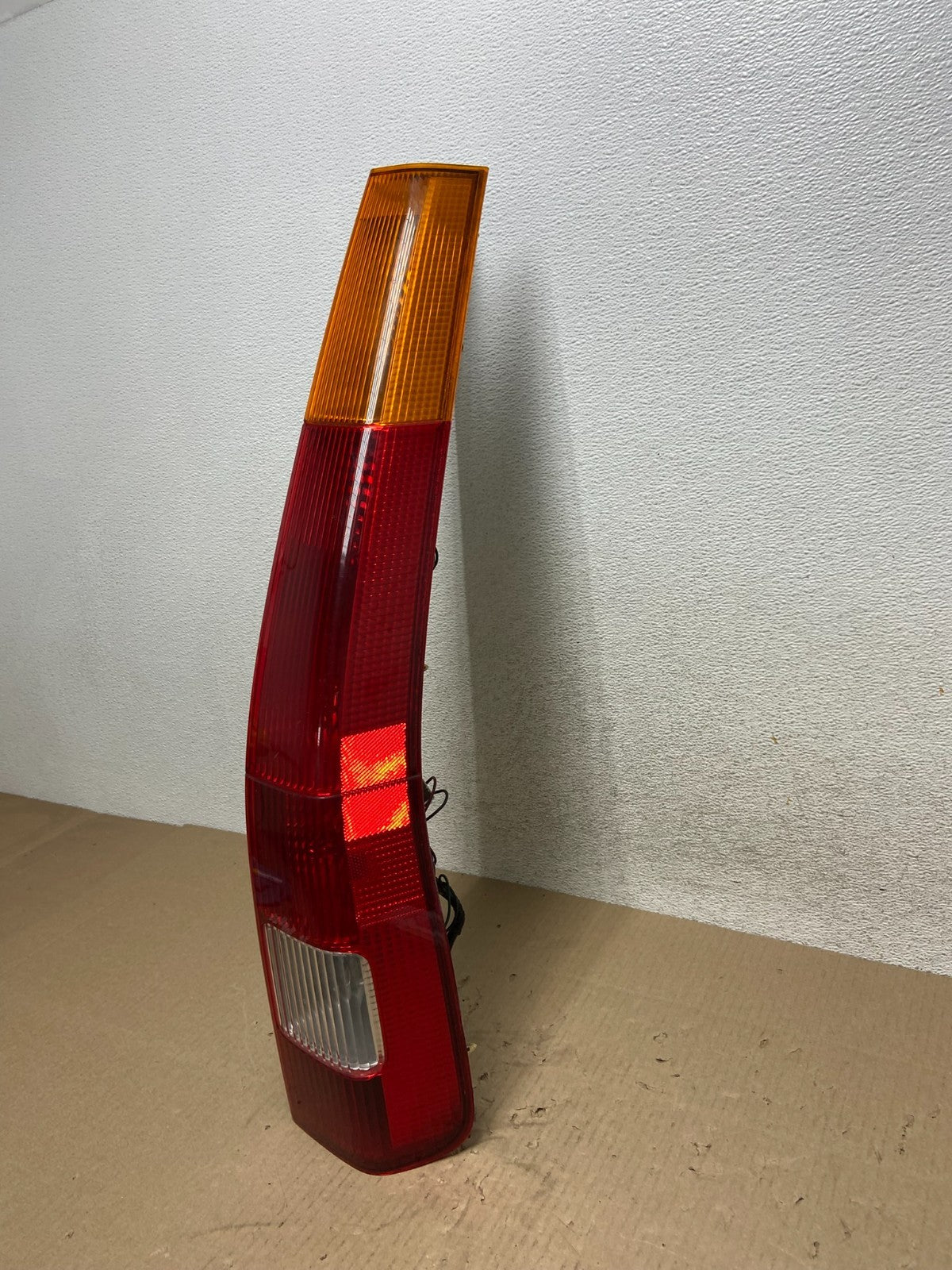 2002 - 2004 Honda Crv Cr-v Right Passenger Rh Side Tail Light AG5912 DW1