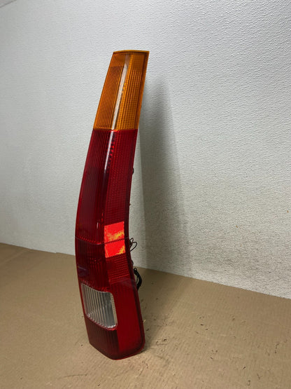 2002 - 2004 Honda Crv Cr-v Right Passenger Rh Side Tail Light AG5912 DW1