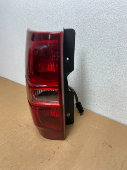 2008-2014 Chevrolet Tahoe Suburban Driver Lh Left Side Tail Light AC8501 DW1