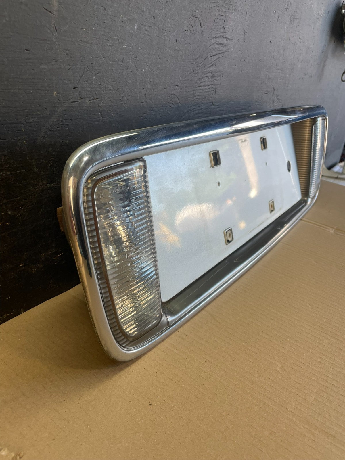 2000-2005 Cadillac DeVille Rear Trunk BackUp License Plate Light Panel AE3489 DG2