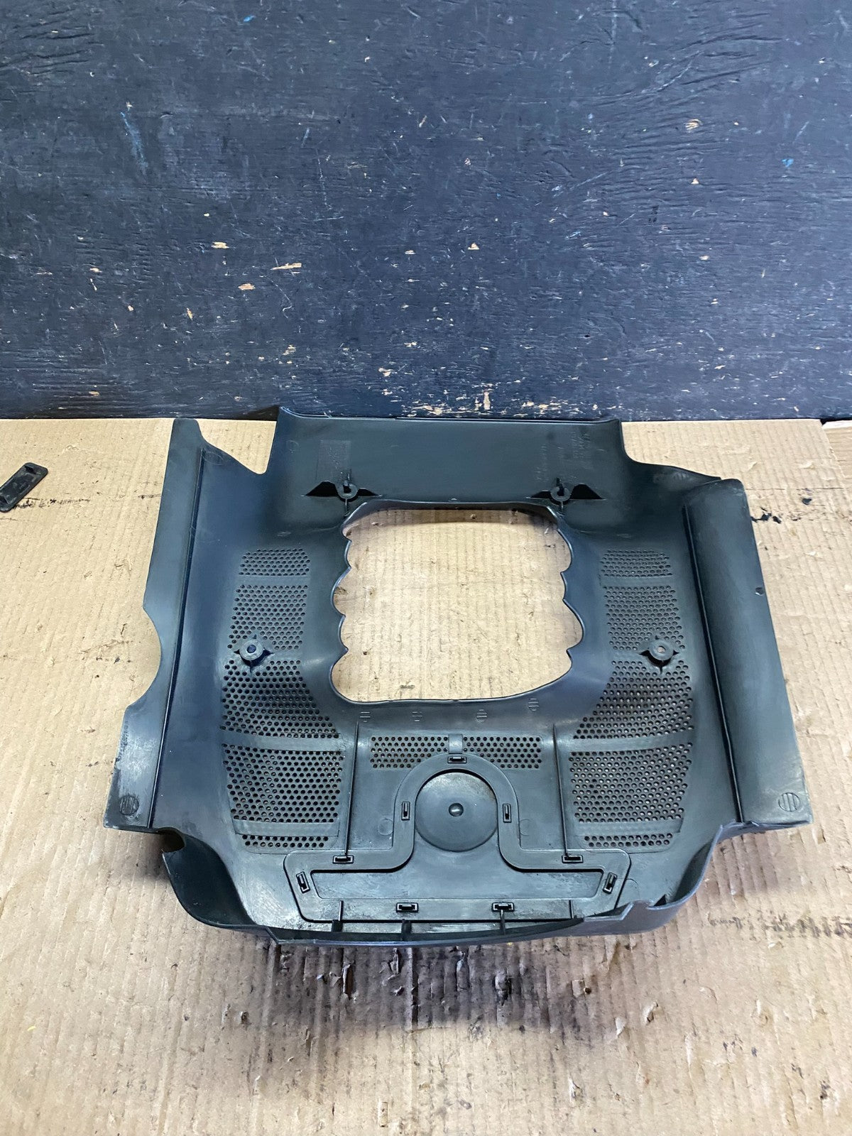 2001 to 2005 Volkswagen Passat 2.8 Turbo Engine Motor Cover Q3250 DG5