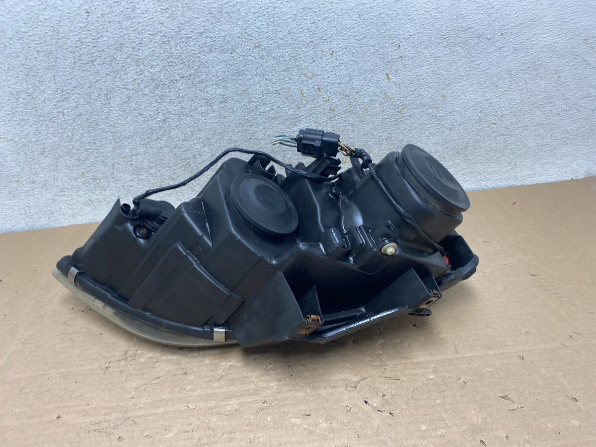 2004 to 2006 Chrysler Pacifica Headlight Left Driver LH Halogen AI0890 DW5