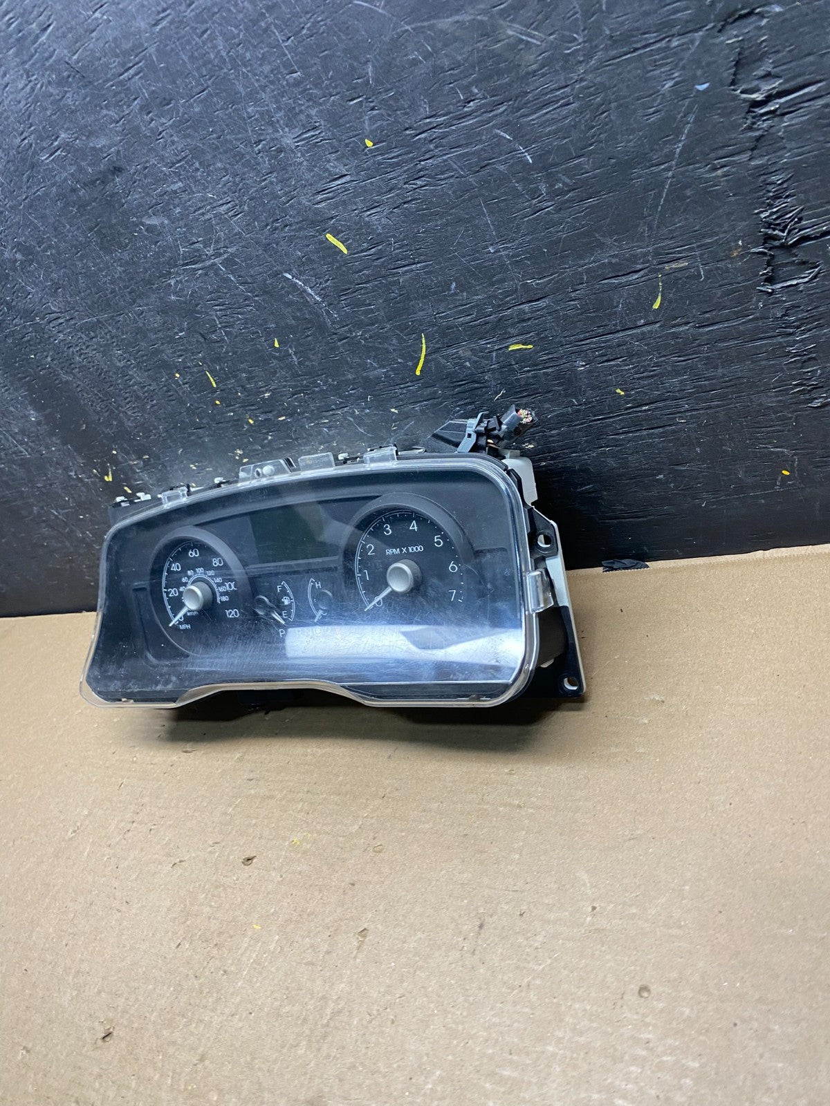 2009 to 2010 Mercury Marquis Speedometer Cluster Gauge Oem s6423 DG1