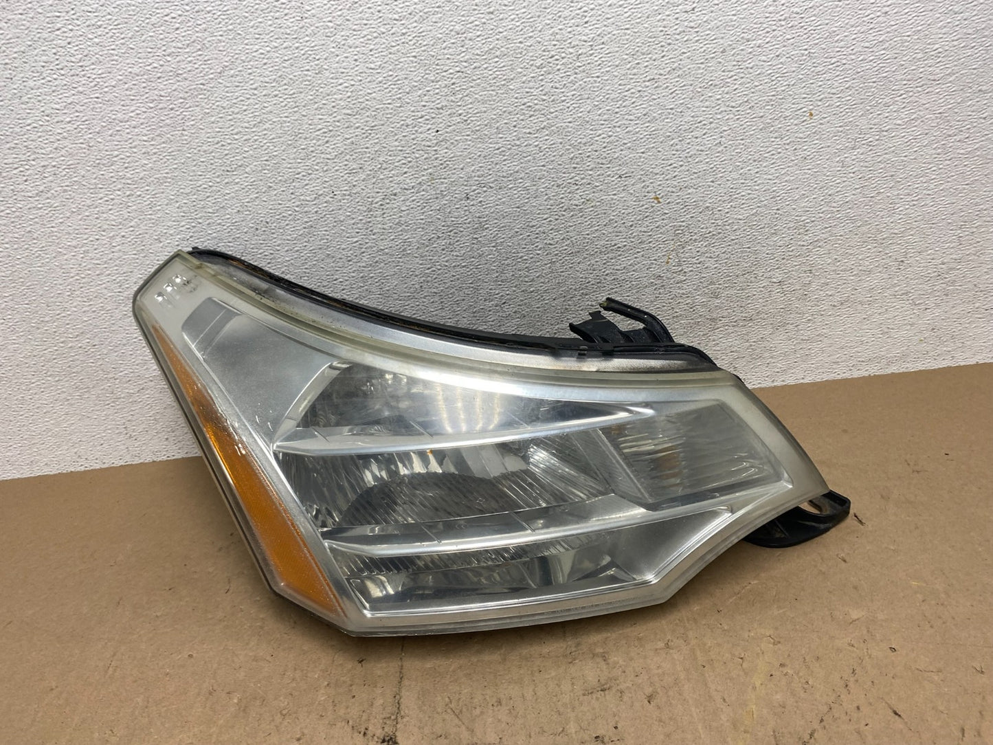 2008 2009 2010 2011 Ford Focus Right Passenger Rh Side Headlight AE6889 DW0