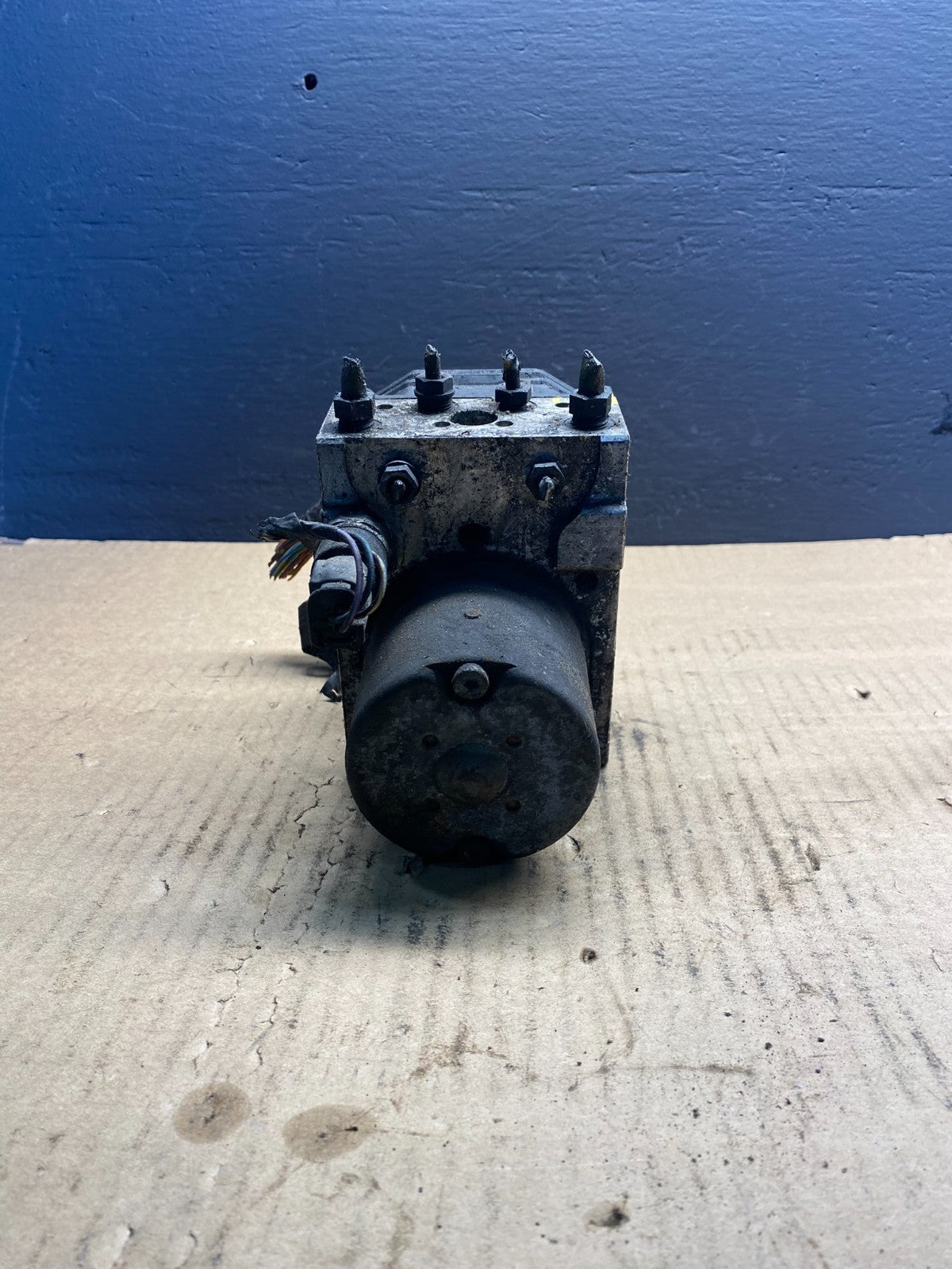 2002 to 2005 BMW X5 ABS Anti-Lock Brake Pump Module OEM AB7404 DG1
