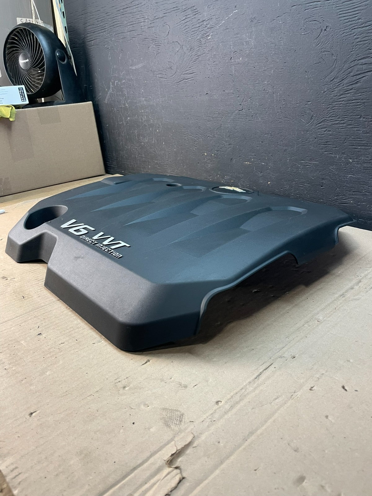 2013 to 2016 Cadillac SRX 3.6L Plastic Engine Cover Shield AD8427 DG1