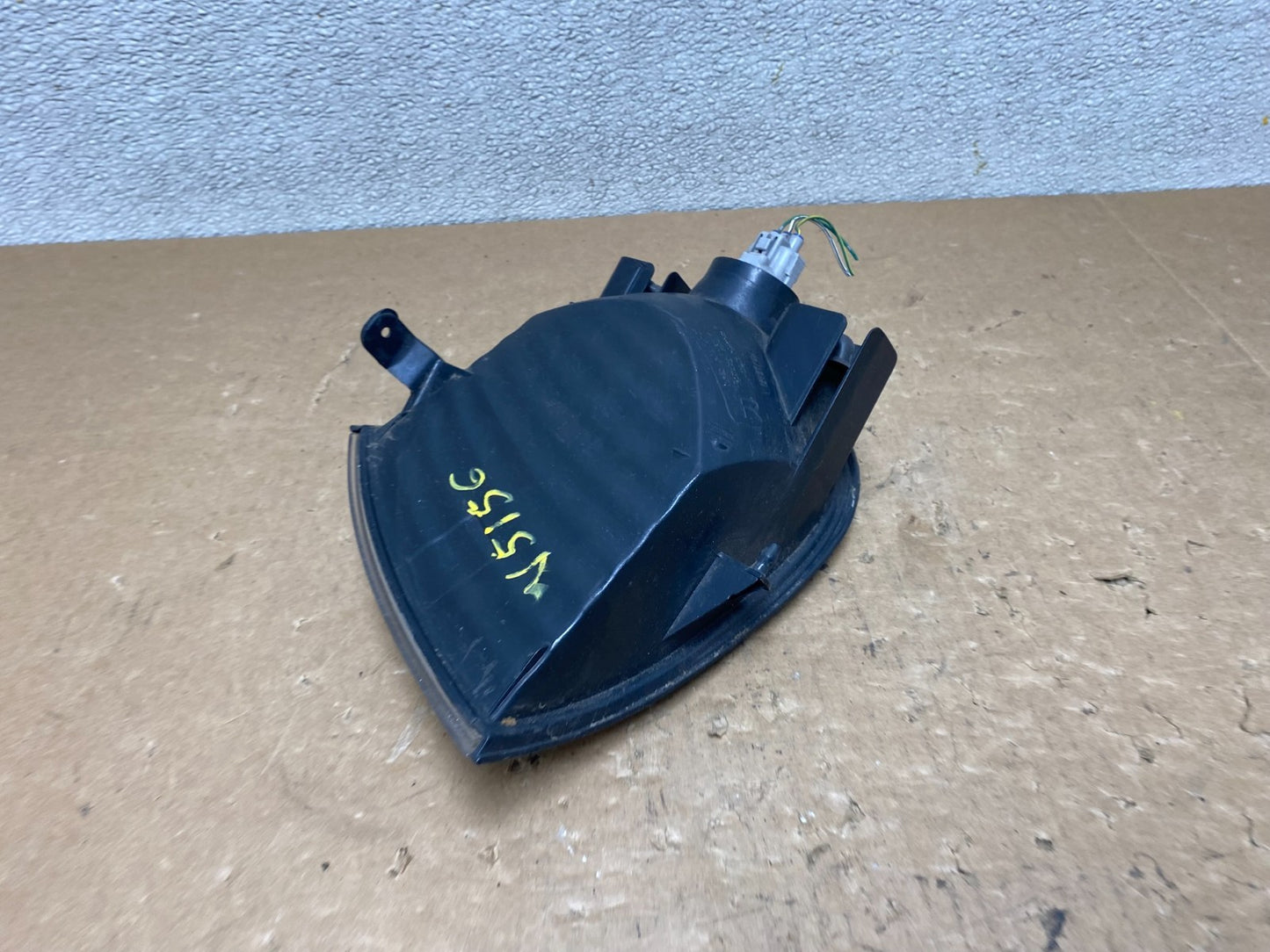 2001 to 2003 Toyota Sienna Turn Signal Right Passenger RH Lamp OEM V5156 DW5
