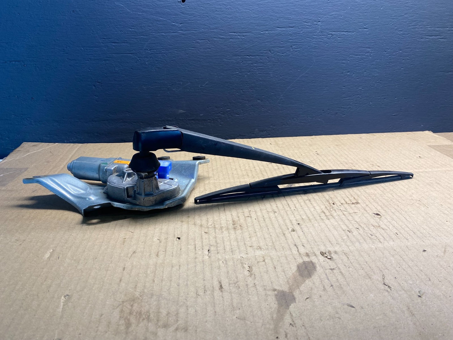 2010 to 2014 Subaru Legacy Outback Rear Wiper Motor AB41873