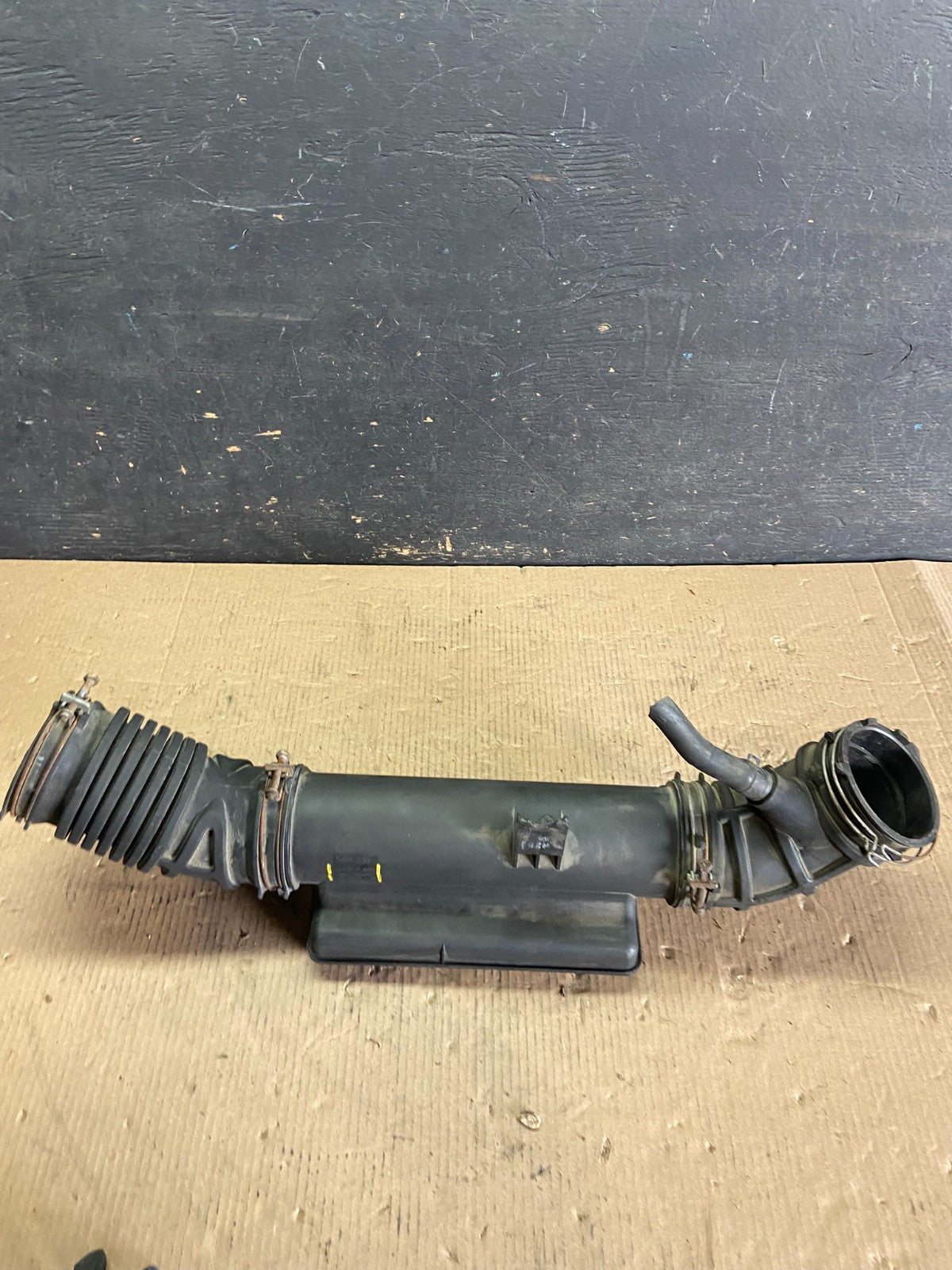 2009 to 2011 Kia Borrego Air Intake Duct Tube Pipe Oem P4044 DG4