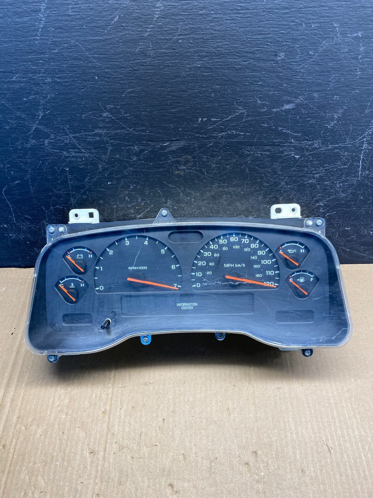 2001 2002 2003 Dodge Durango Speedometer Instrument Cluster Gauge AE76030