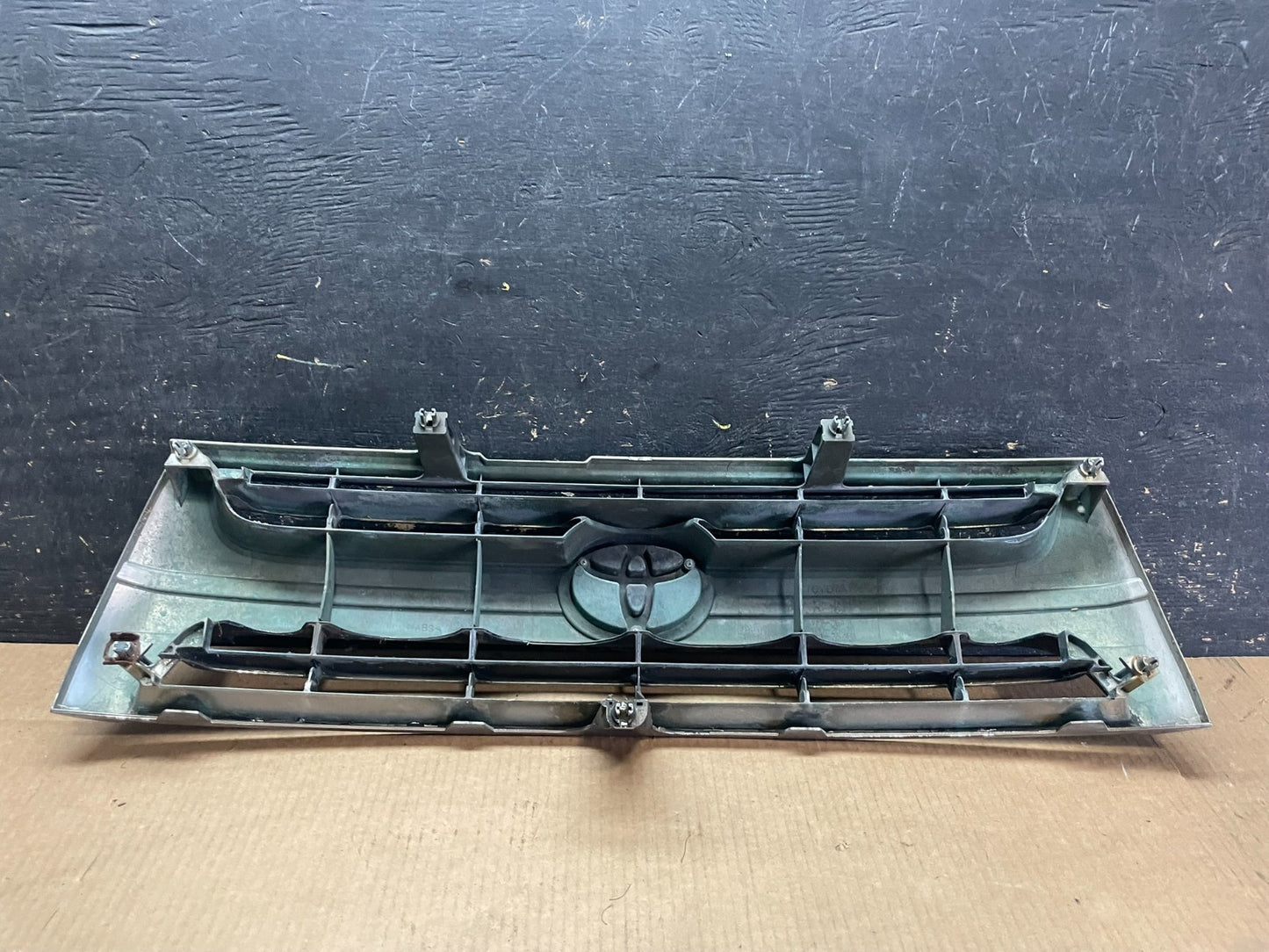 1999 2000 Toyota 4Runner Front Upper Grill Grille OEM AA9150 DG7