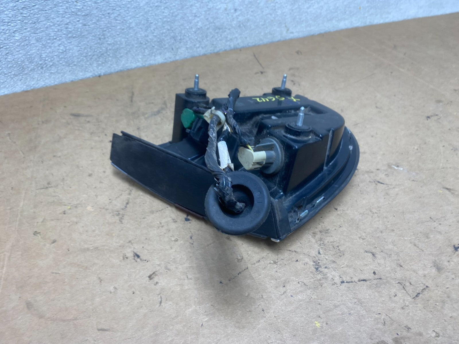 1997-1998 Buick Park Avenue Ave Right Passenger Rh Side Tail Light OEM X5642 DW6