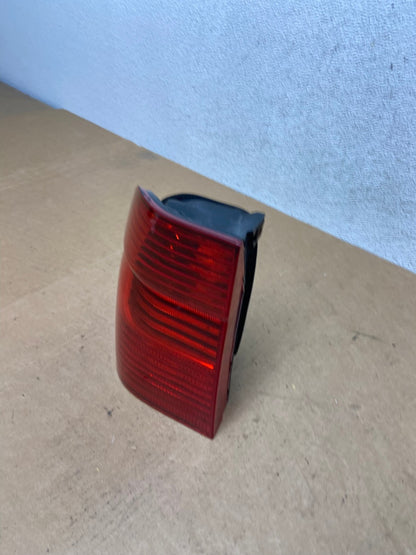 2001 2003 BMW 5 Series E39 Wagon Left Driver LH Tail Light AE3079 LK1
