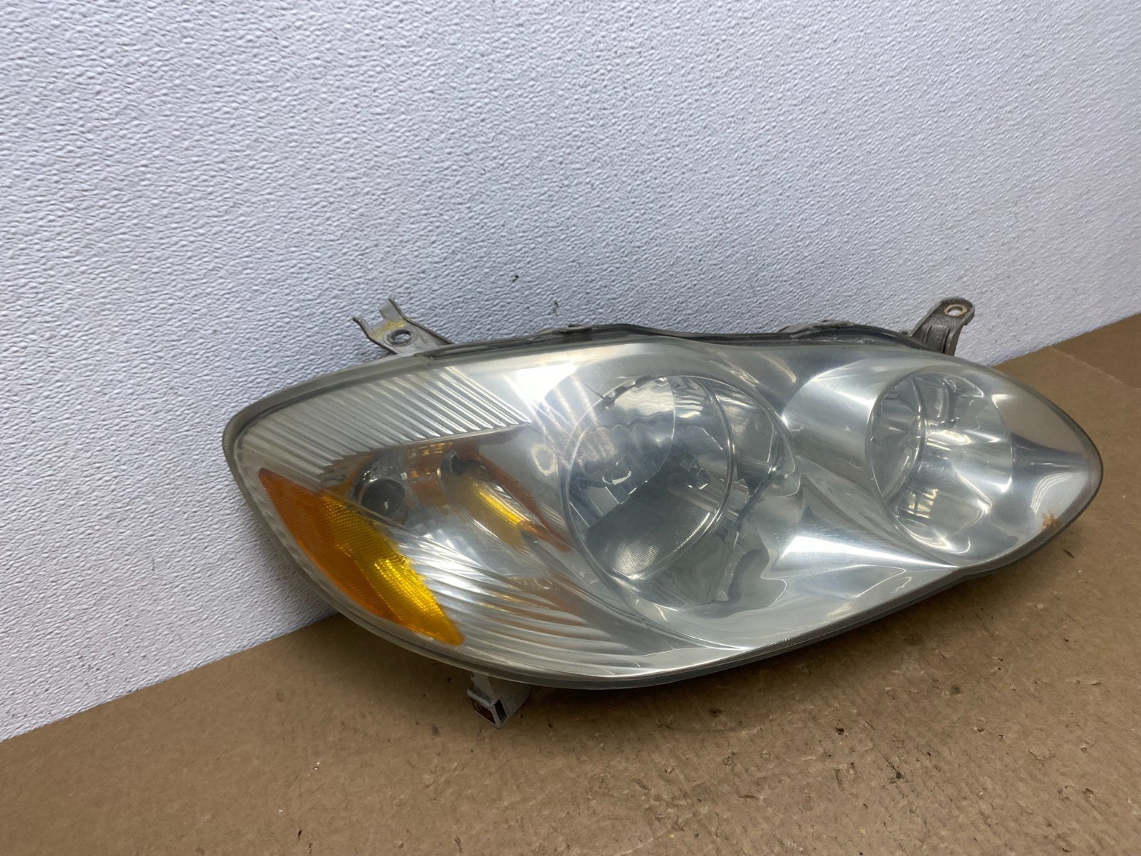 2003 to 2004 Toyota Corolla Right Passenger RH side Headlight AC1375 DW2
