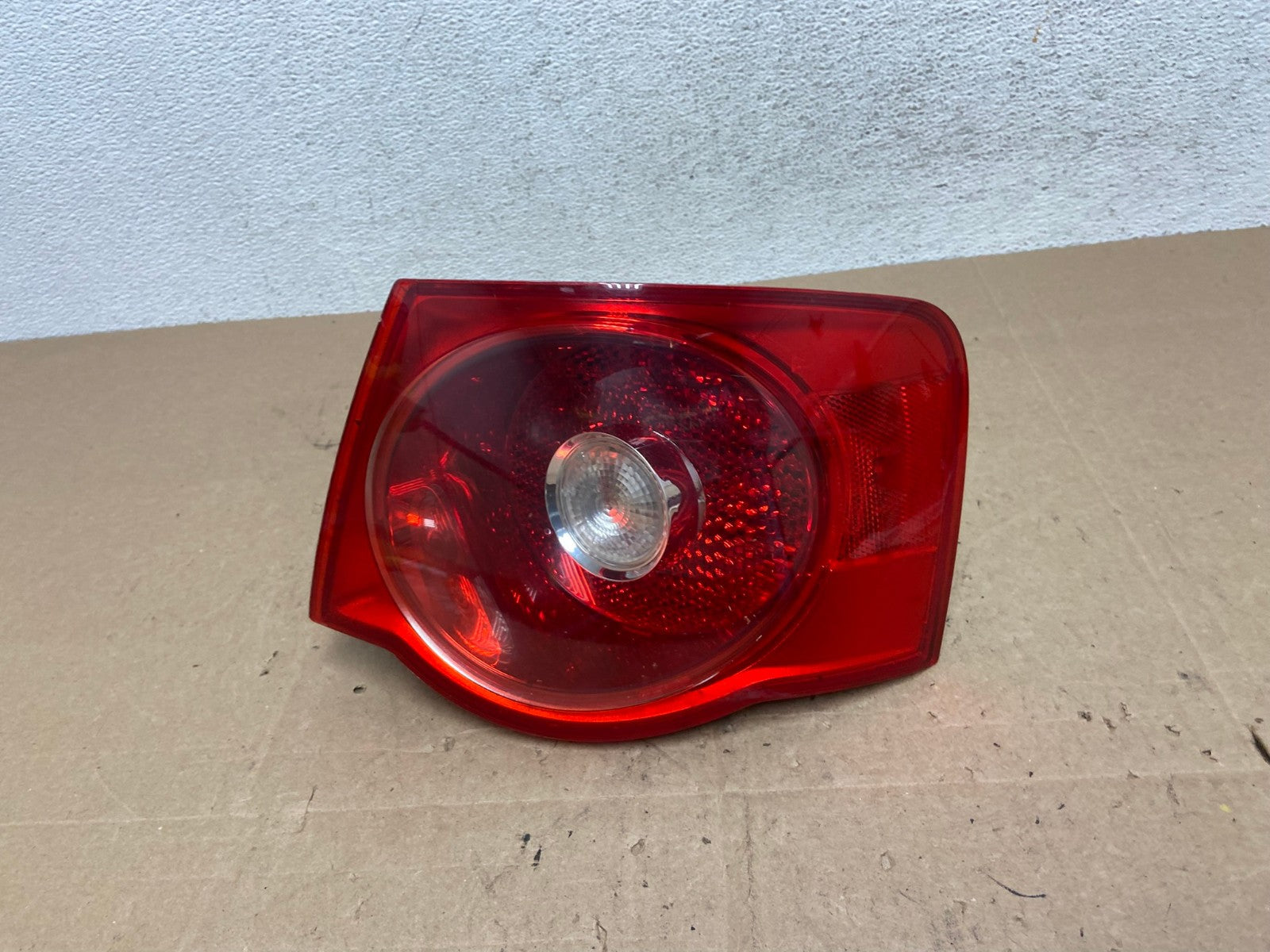 2005 2006 2007 Volkswagen Jetta Right Passenger Rh Side Tail Light AE6057 LK0