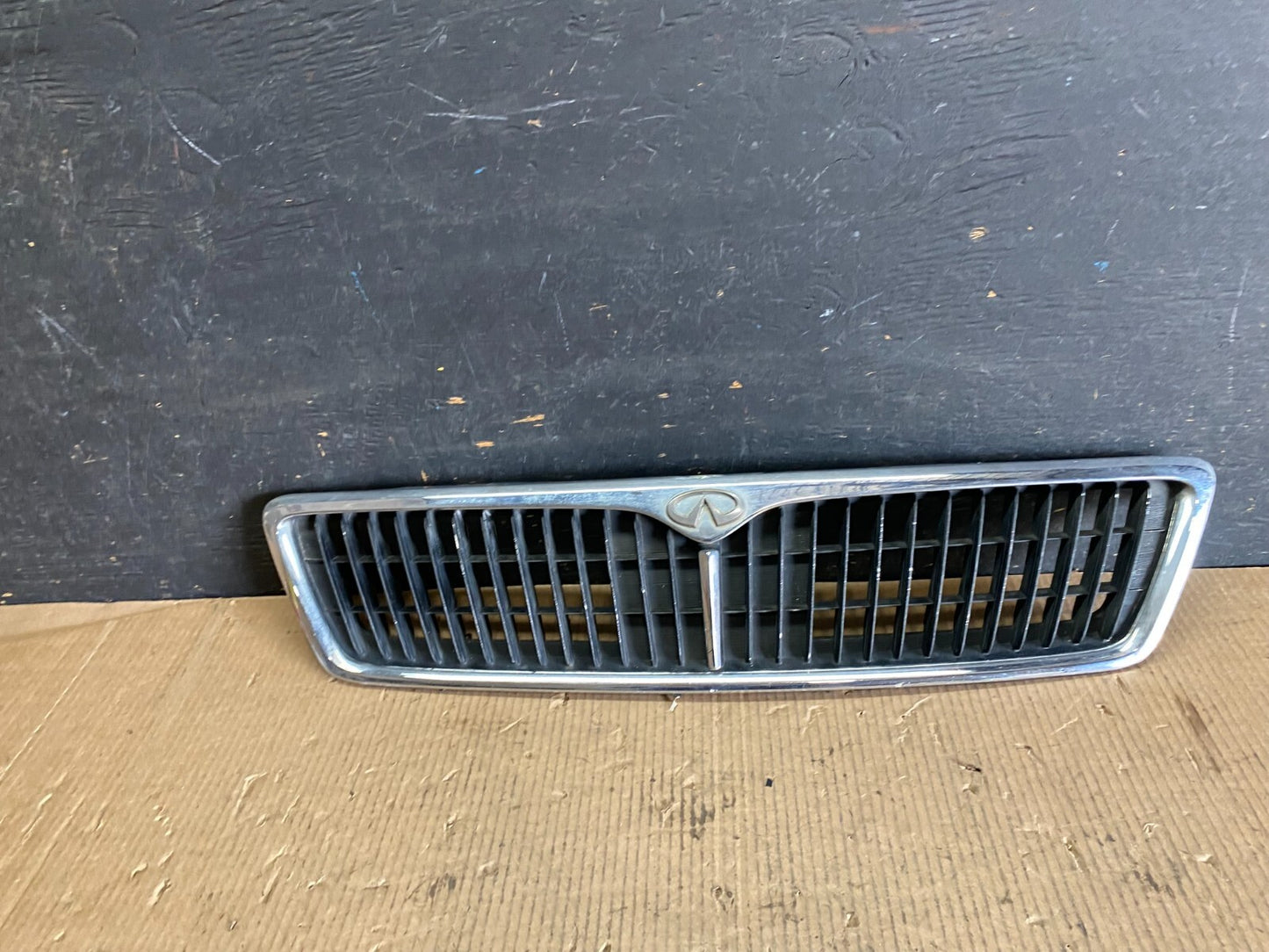 1996 to 1999 Infiniti i30 Front Upper Grill Grille OEM N8374 PS0