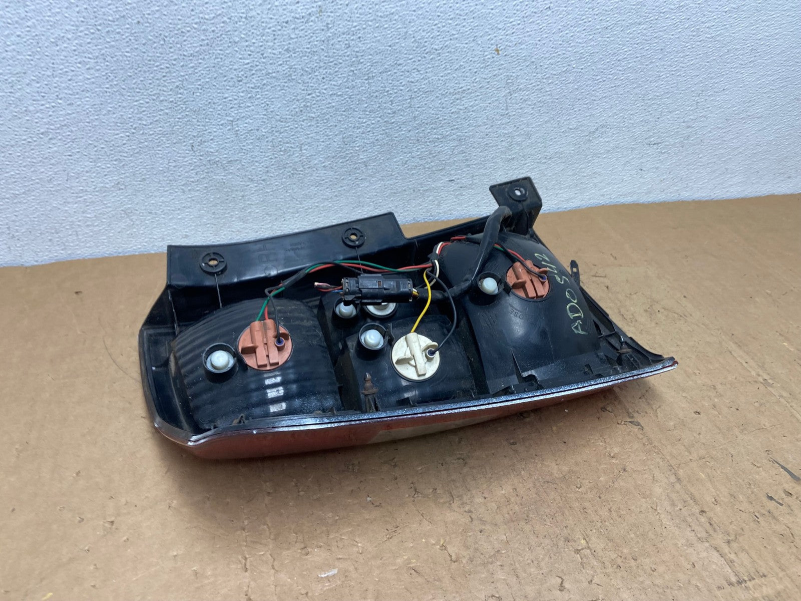 2006 to 2011 Kia Carnival Right Passenger RH Side Tail Light AD0542 LK5