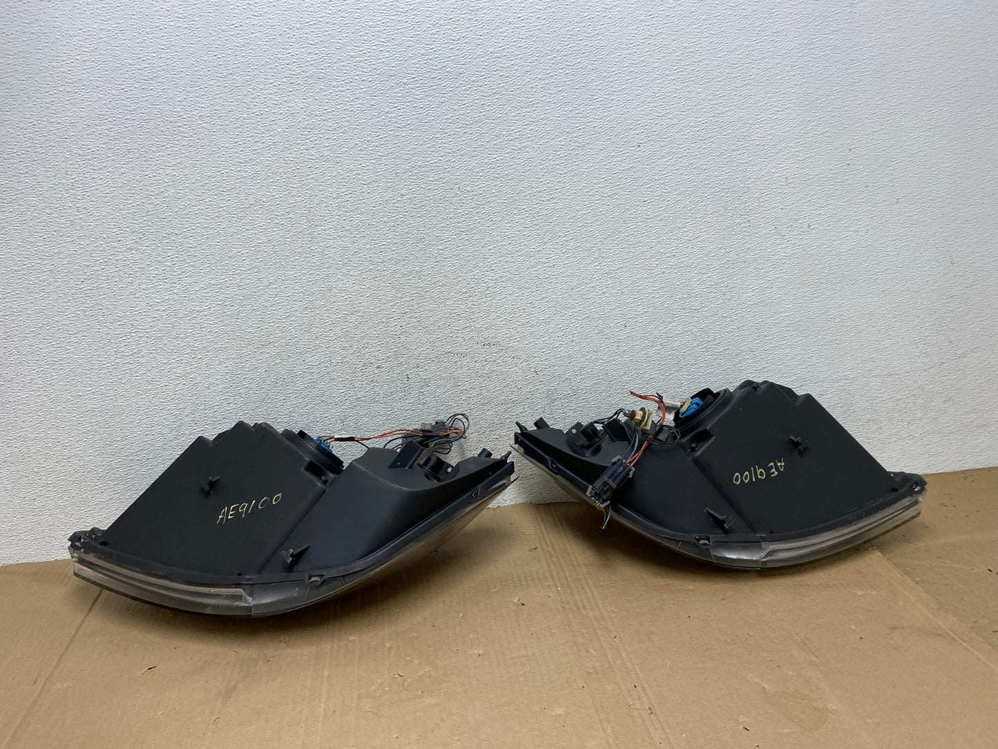2005 - 2010 Chevrolet Cobalt Sedan Left+Right Set Headlights AE9100 DW8