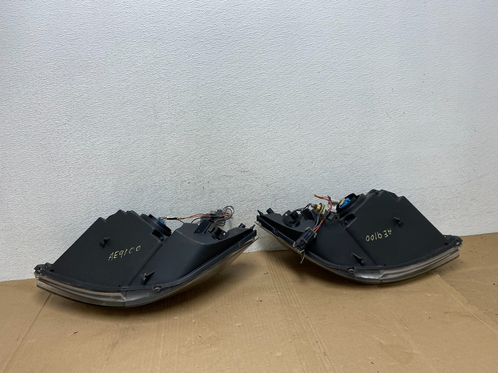 2005 - 2010 Chevrolet Cobalt Sedan Left+Right Set Headlights AE9100 DW8