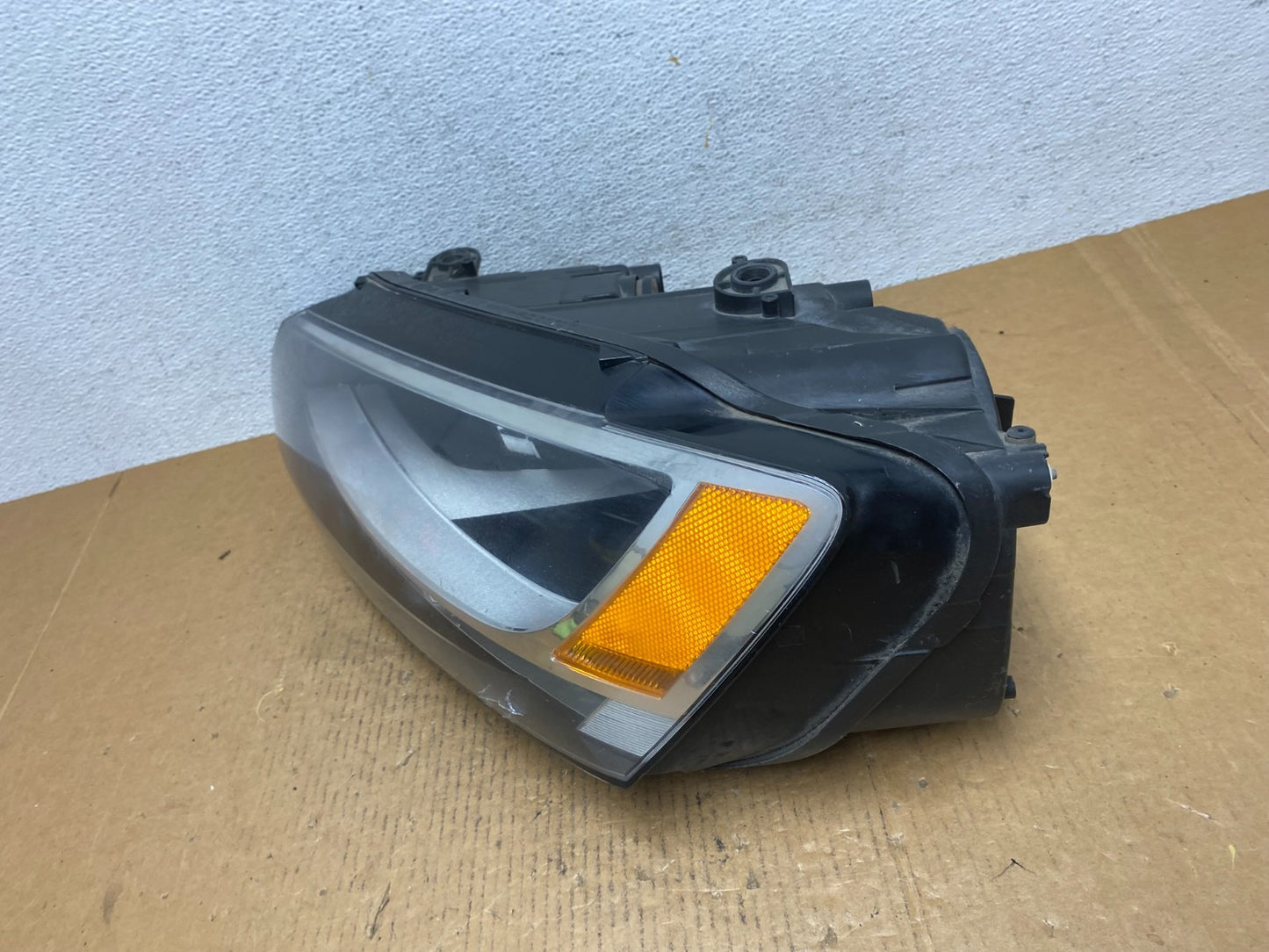 2011 to 2014 Volkswagen Jetta Left Driver LH Headlight Halogen AE0586 DW1