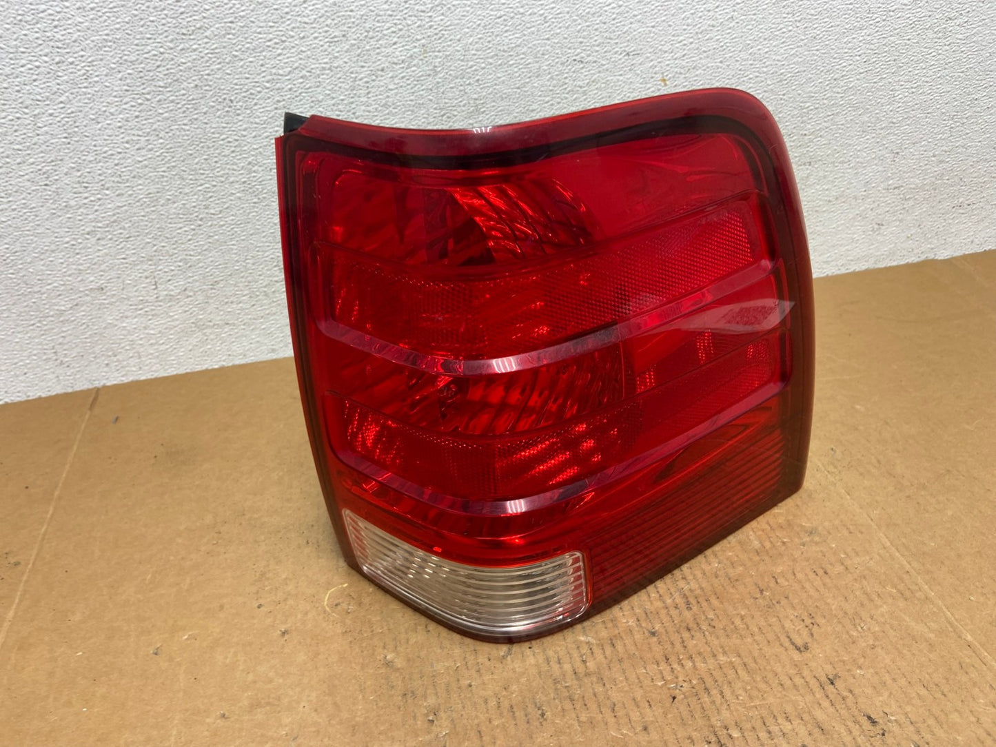 2003 2004 2005 2006 Ford Expedition Right Passenger Rh Tail light AD9352 LK0