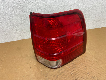 2003 2004 2005 2006 Ford Expedition Right Passenger Rh Tail light AD9352 LK0