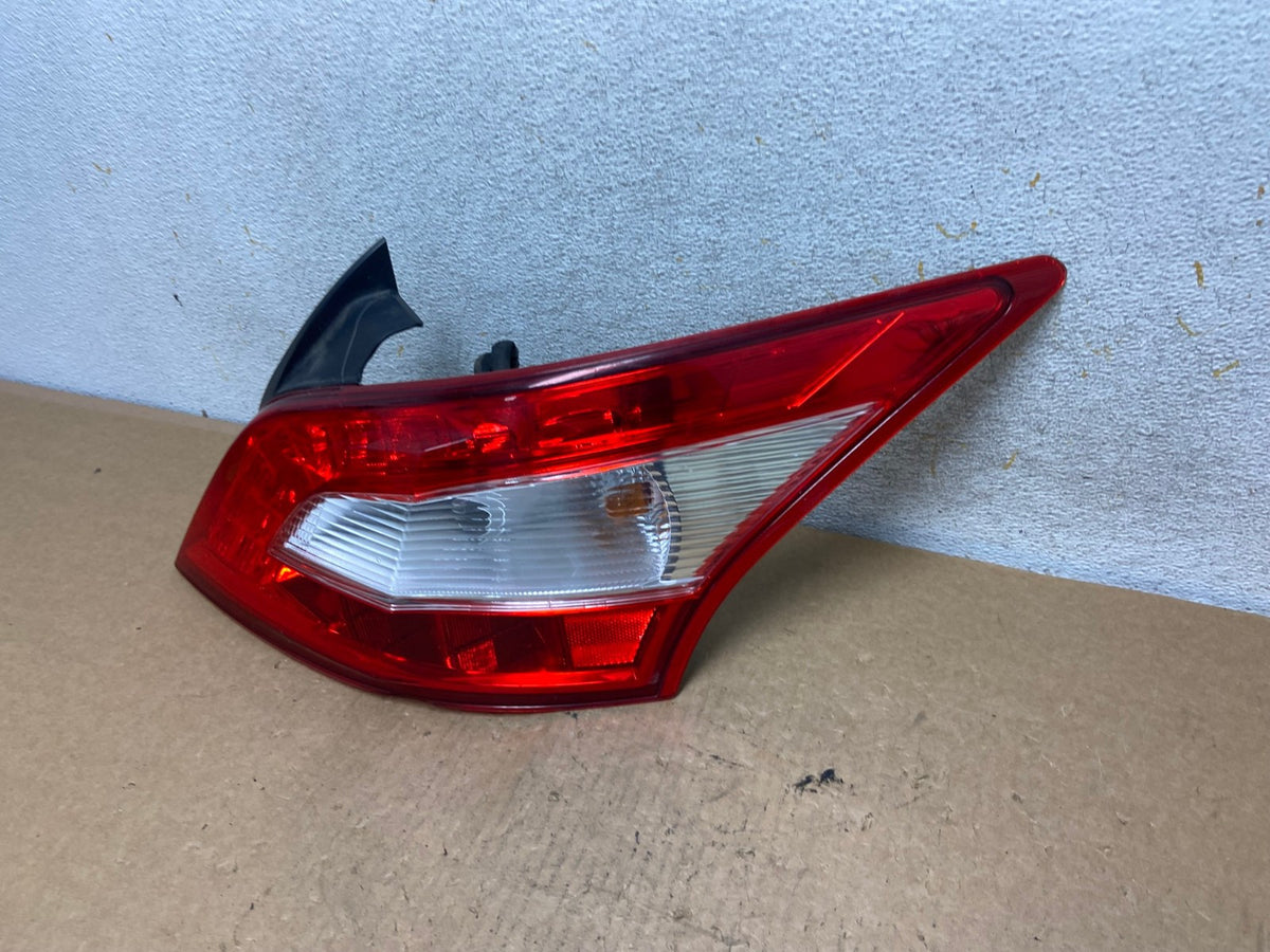2009 2010 2011 Nissan Maxima Right Passenger RH Side Tail light AI3516 LK1