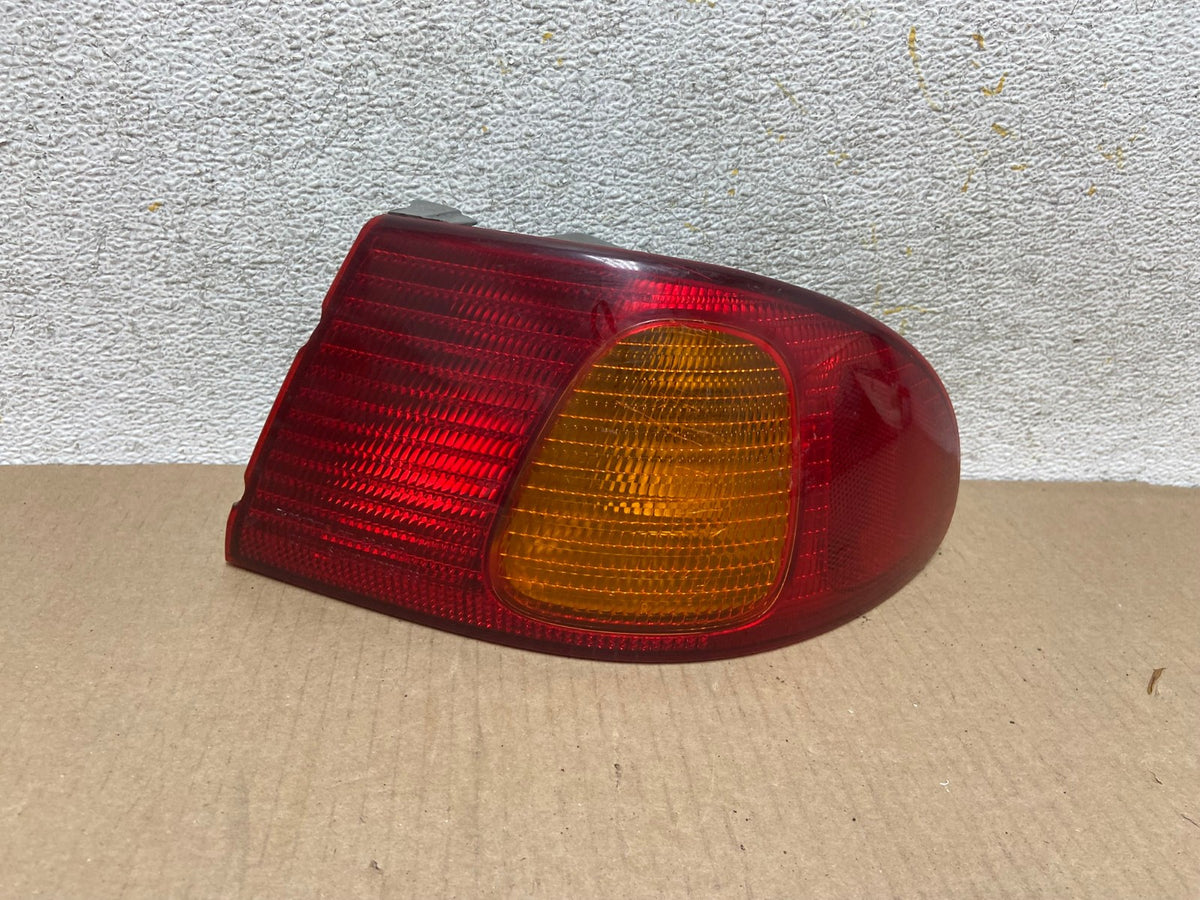 1998 1999 2000 Toyota Corolla Right Passenger Side Tail light AH5723 LK0