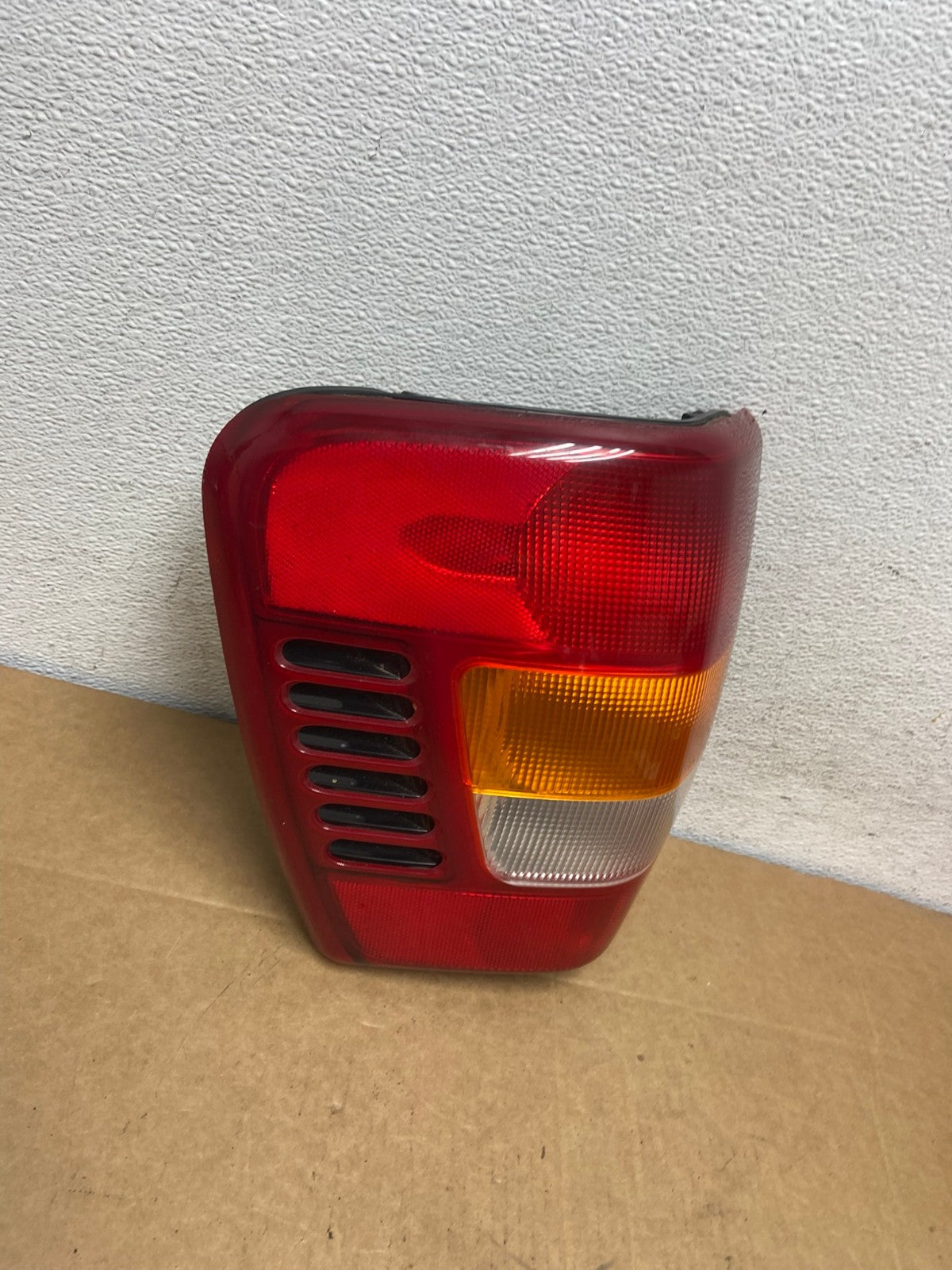 1999 - 2004 Jeep Grand Cherokee WJ Left Driver Lh Tail Light AD5390 LK2