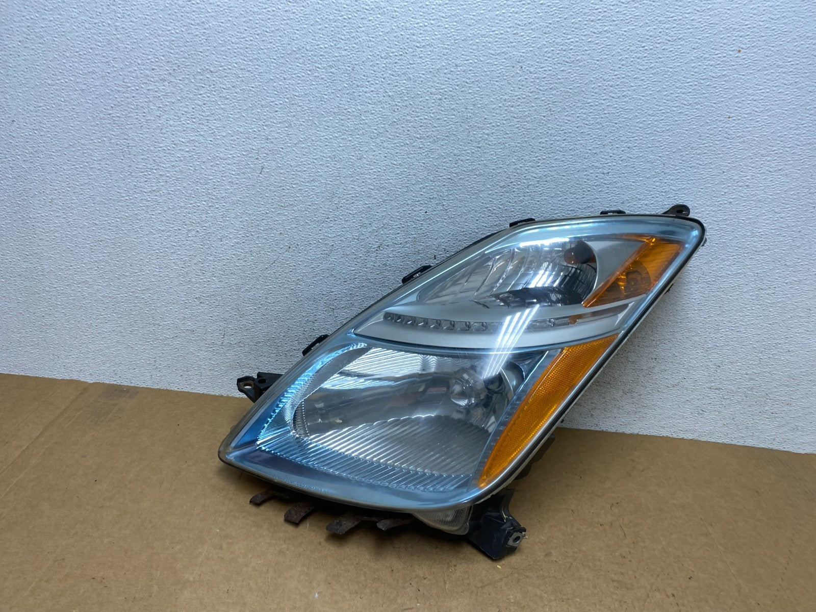 2006-2009 Toyota Prius Left Driver LH Side Blue Headlight Halogen AE3068 DW0