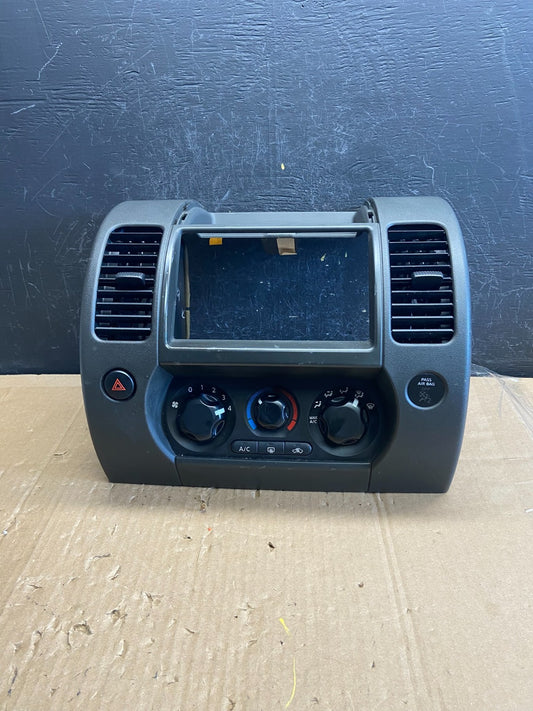 2005-2008 Nissan Pathfinder Radio A/C Heat Temperature Climate Control AD2197 DG0