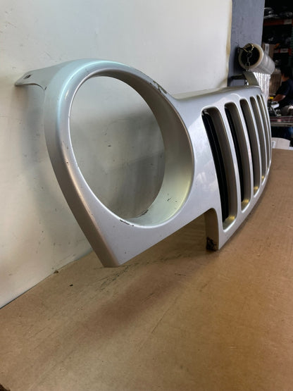 2002 2003 2004 Jeep Liberty Grill Grille Plastic af8756 DG2