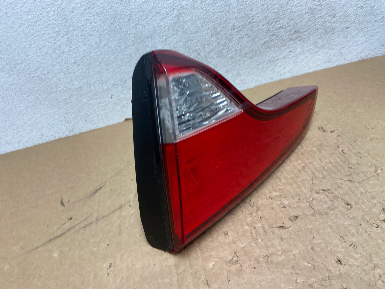 2014 - 2015 Kia Sorento Right Passenger Side Inner Tail Light AG1279 LK2