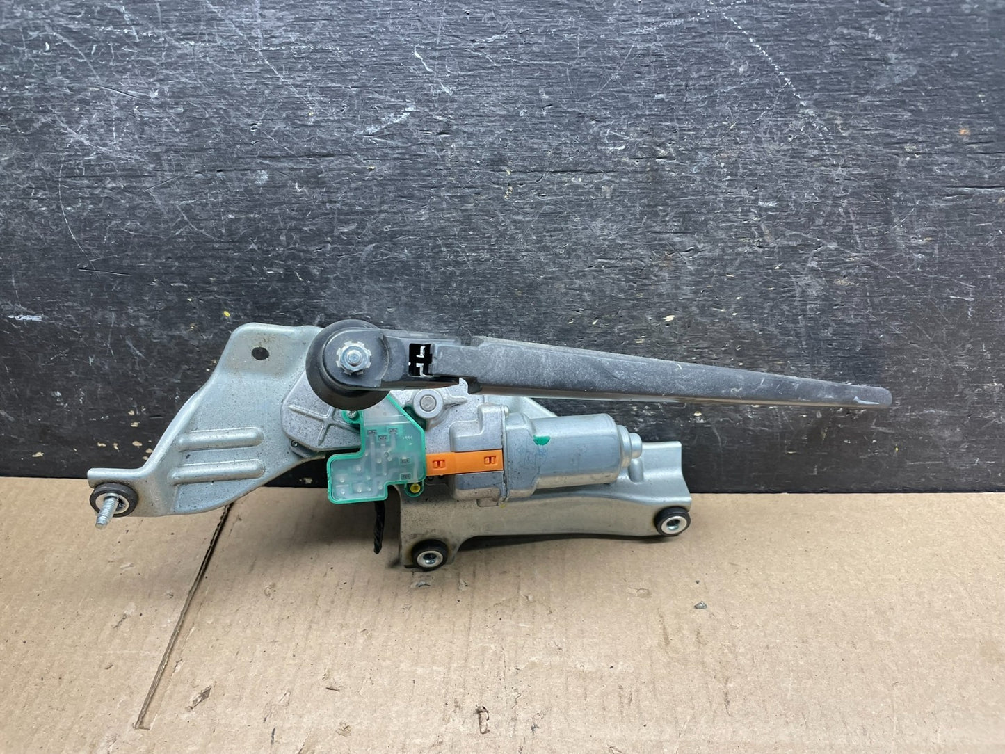 2009 to 2013 Subaru Forester Rear Windshield Washer Wiper Motor V8838 DG0