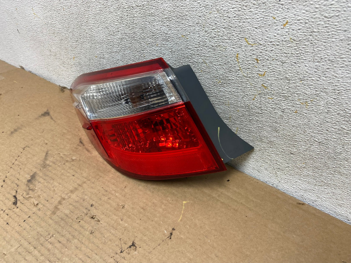 2014 to 2016 Toyota Corolla Left Driver Lh Side Tail Light AH4265 LK2